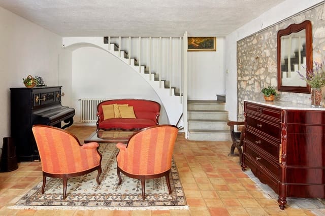 7 soveværelse Finca/Landehus til salg i Cassà de la Selva med swimmingpool garage - € 750.000 (Ref: 9483985)