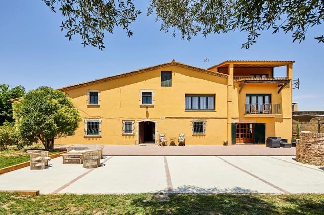 7 soveværelse Finca/Landehus til salg i Cassà de la Selva med swimmingpool garage - € 750.000 (Ref: 9483985)