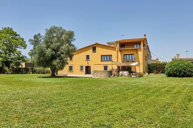 7 soveværelse Finca/Landehus til salg i Cassà de la Selva med swimmingpool garage - € 750.000 (Ref: 9483985)