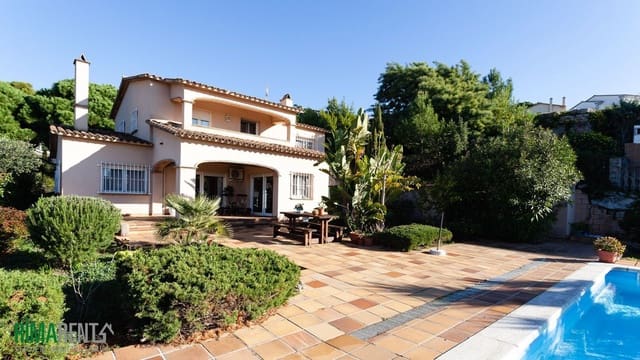 8 makuuhuone Huvila myytävänä paikassa Roca Grossa, Lloret de Mar mukana uima-altaan - 1 000 000 € (Ref: 9483986)