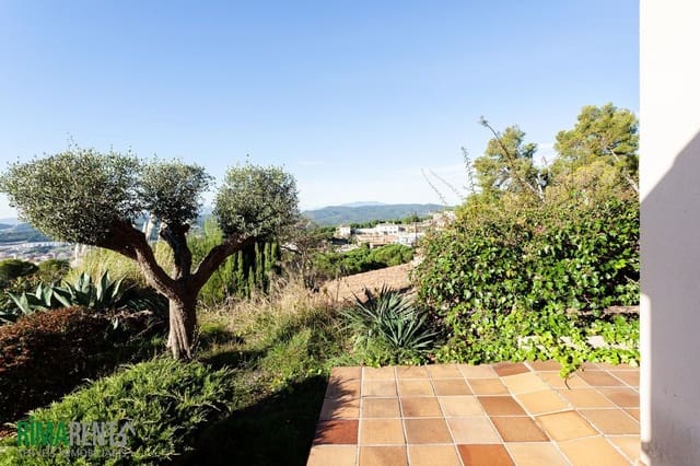 8 makuuhuone Huvila myytävänä paikassa Roca Grossa, Lloret de Mar mukana uima-altaan - 1 000 000 € (Ref: 9483986)