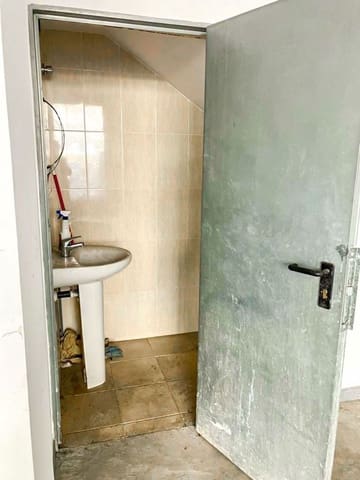 Erhverv til salg i Girona by - € 165.000 (Ref: 9483987)