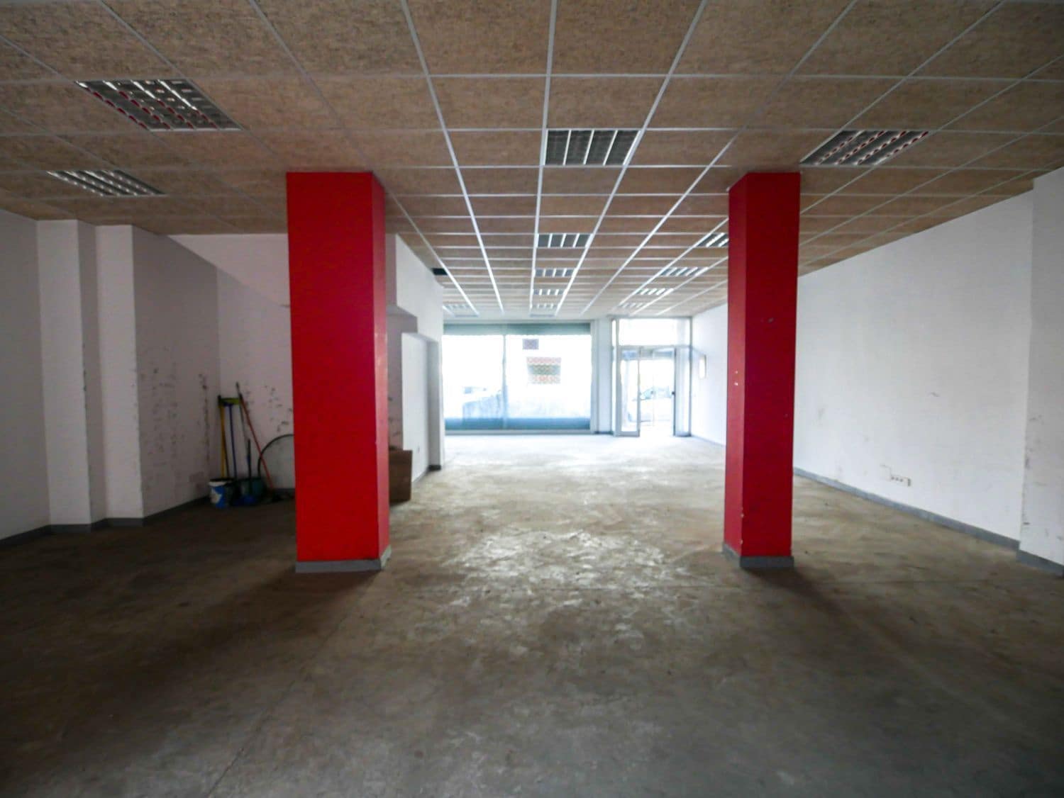 Erhverv til salg i Girona by - € 165.000 (Ref: 9483987)