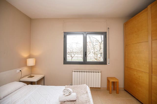 2 slaapkamer Appartement te huur in Gerona stad - € 1.600 (Ref: 9483988)