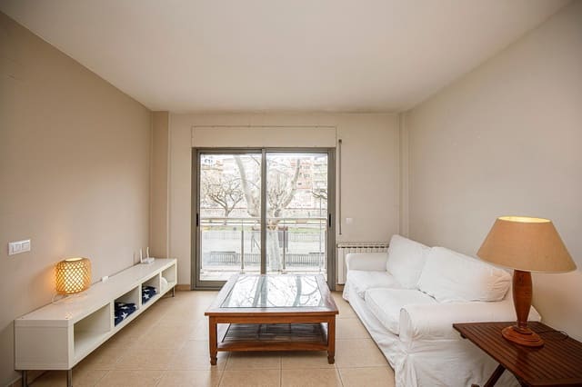 2 slaapkamer Appartement te huur in Gerona stad - € 1.600 (Ref: 9483988)