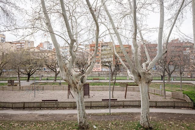 2 slaapkamer Appartement te huur in Gerona stad - € 1.600 (Ref: 9483988)