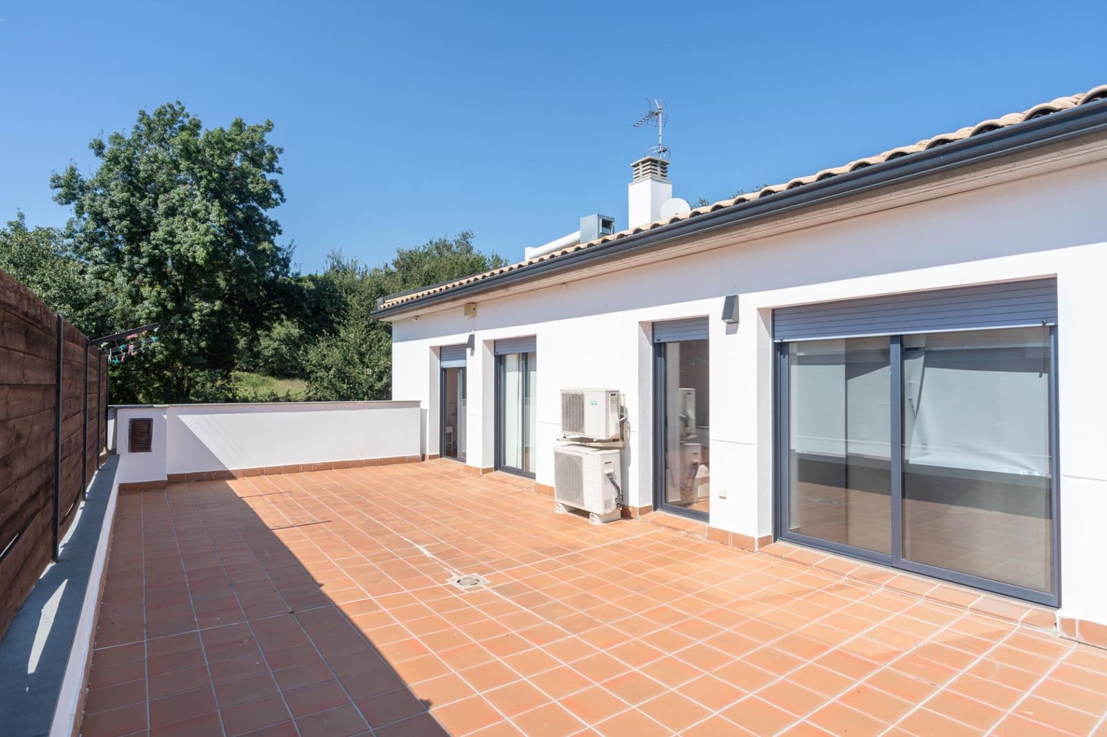5 bedroom Villa for rent in Girona city with pool garage - € 5,000 (Ref: 9483989)