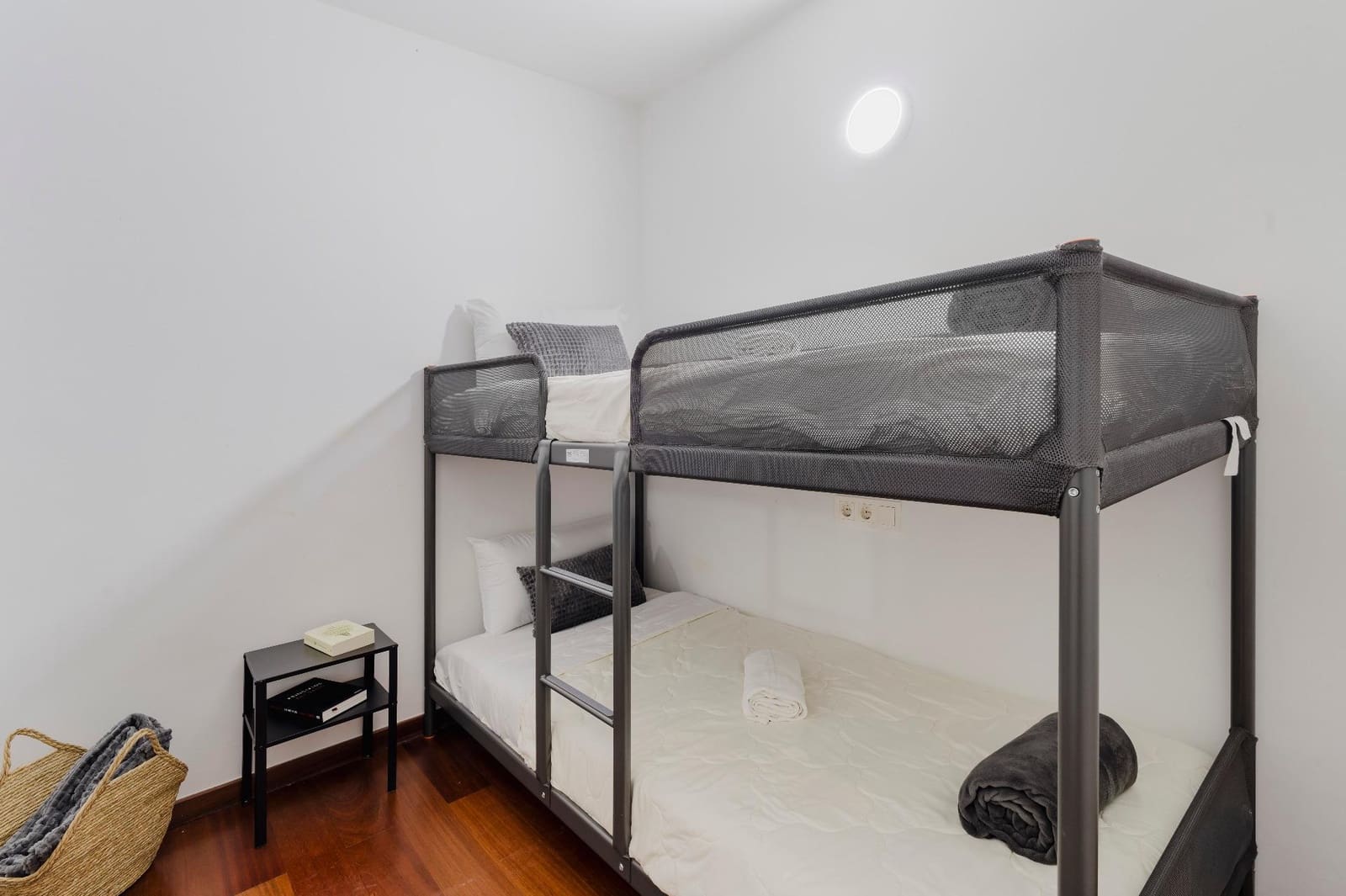 3 bedroom Apartment for rent in Girona city - € 1,800 (Ref: 9483990)