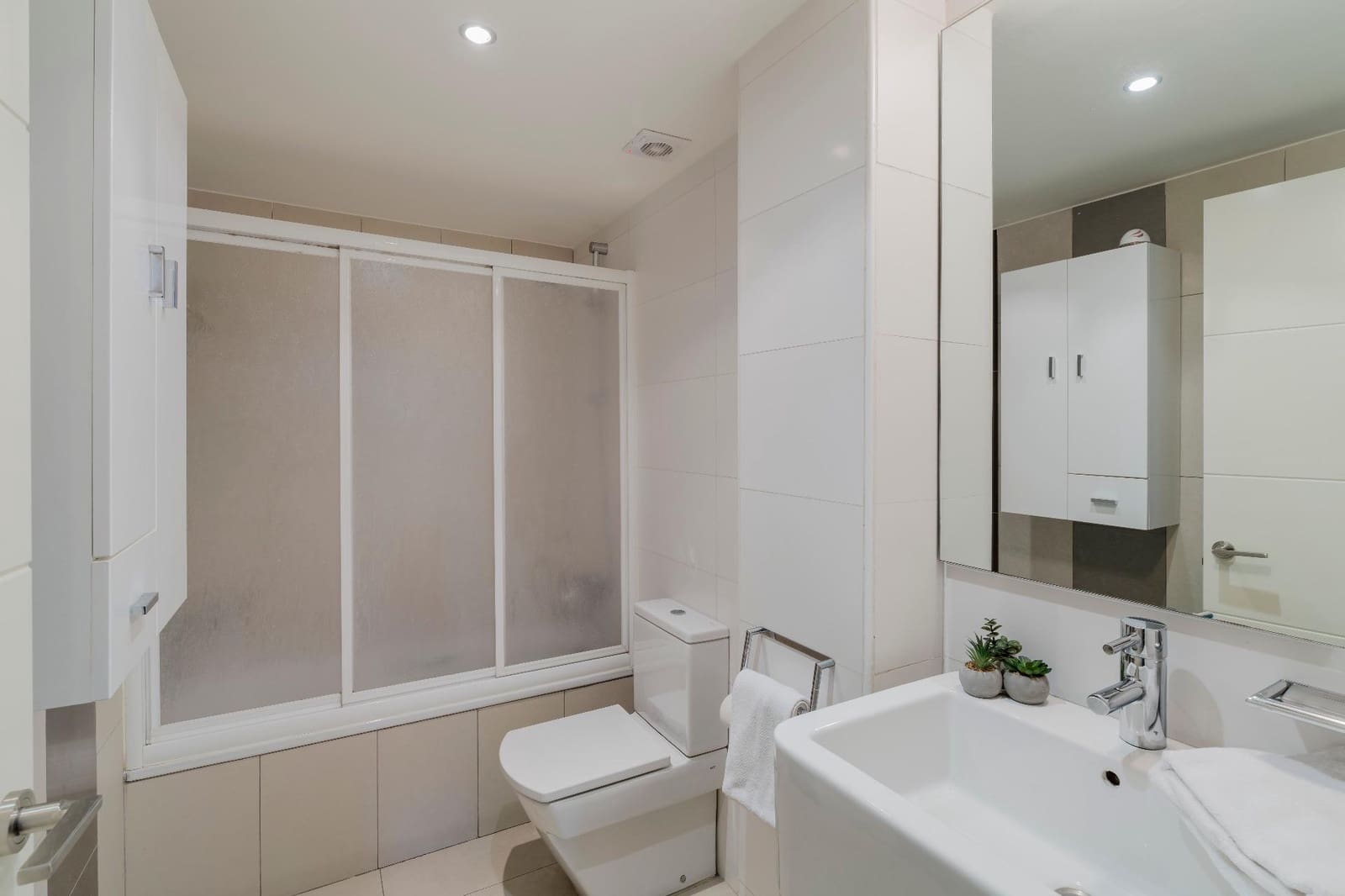 3 bedroom Apartment for rent in Girona city - € 1,800 (Ref: 9483990)