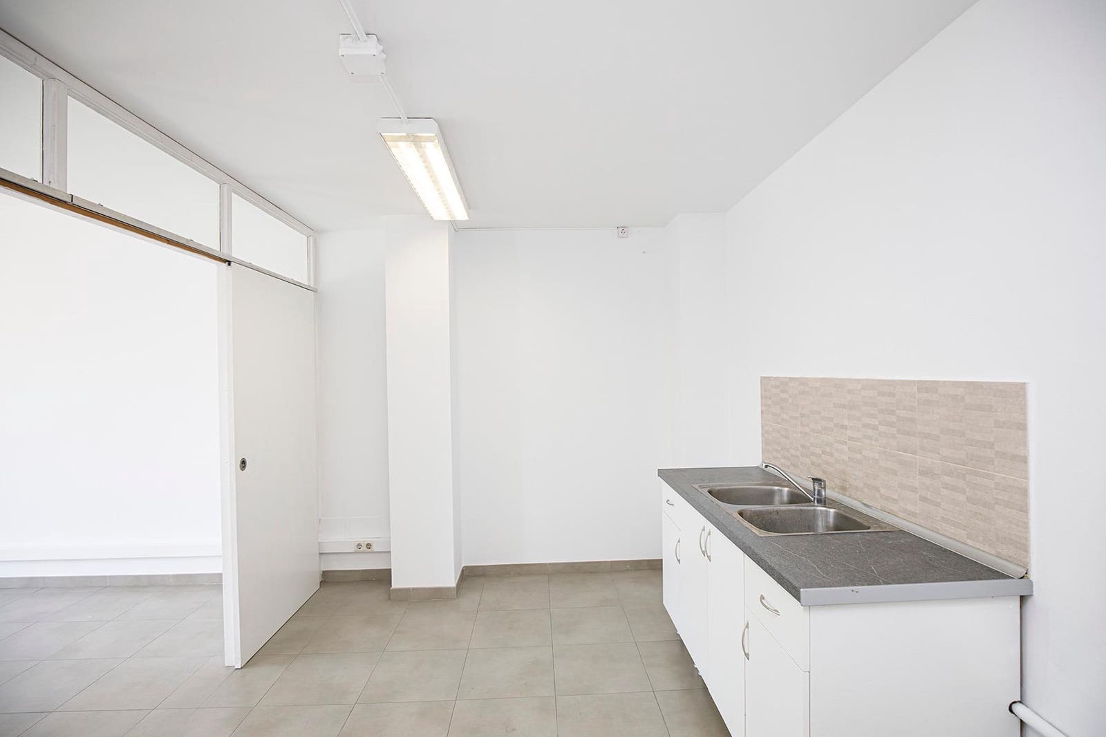 2 bedroom Commercial for rent in Fornells de la Selva - € 650 (Ref: 9483991)