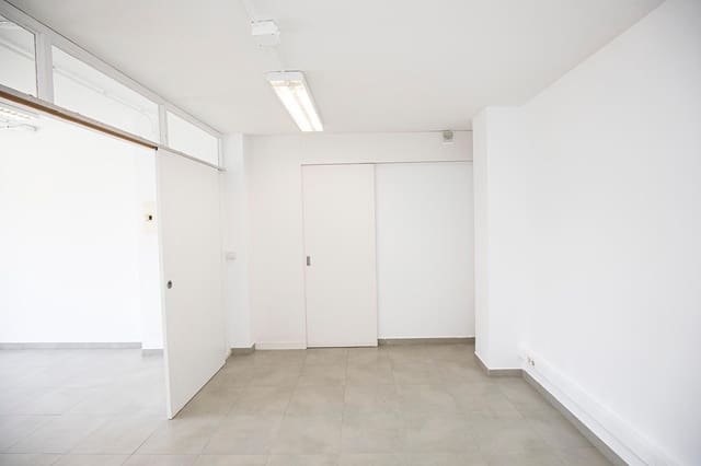 2 bedroom Commercial for rent in Fornells de la Selva - € 650 (Ref: 9483991)