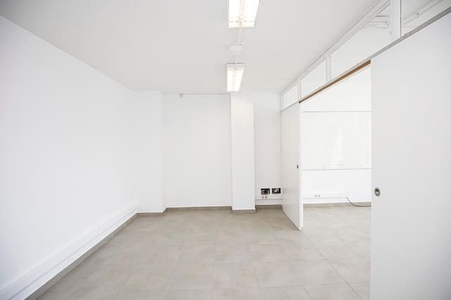 2 bedroom Commercial for rent in Fornells de la Selva - € 650 (Ref: 9483991)