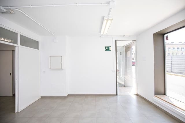 2 bedroom Commercial for rent in Fornells de la Selva - € 650 (Ref: 9483991)