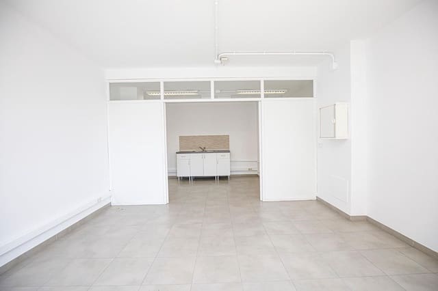 2 bedroom Commercial for rent in Fornells de la Selva - € 650 (Ref: 9483991)