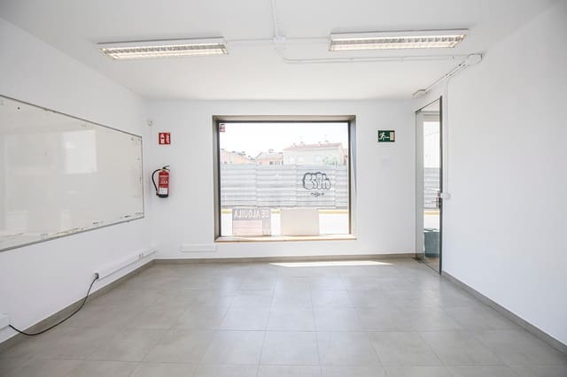2 bedroom Commercial for rent in Fornells de la Selva - € 650 (Ref: 9483991)