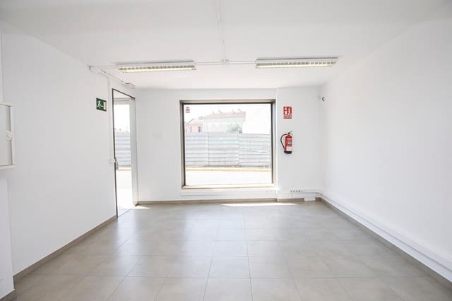 2 bedroom Commercial for rent in Fornells de la Selva - € 650 (Ref: 9483991)