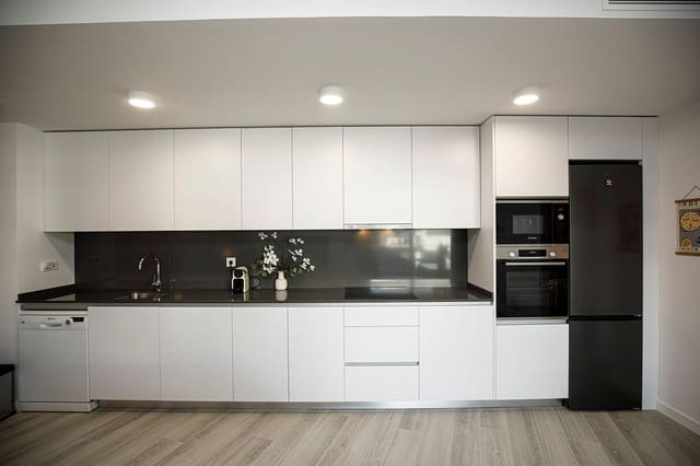 3 quarto Apartamento para arrendar em Girona cidade com piscina - 2 200 € (Ref: 9483992)