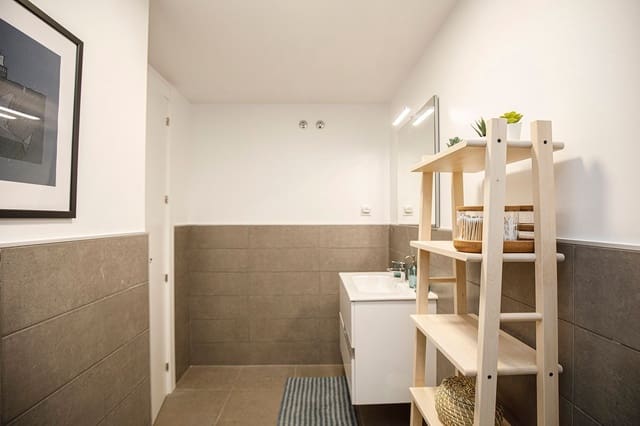 3 quarto Apartamento para arrendar em Girona cidade com piscina - 2 200 € (Ref: 9483992)