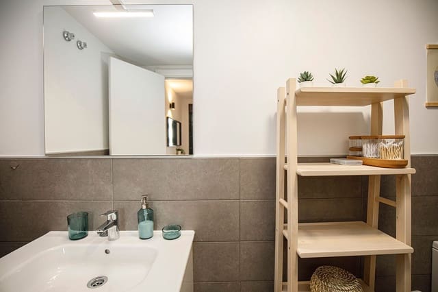 3 quarto Apartamento para arrendar em Girona cidade com piscina - 2 200 € (Ref: 9483992)