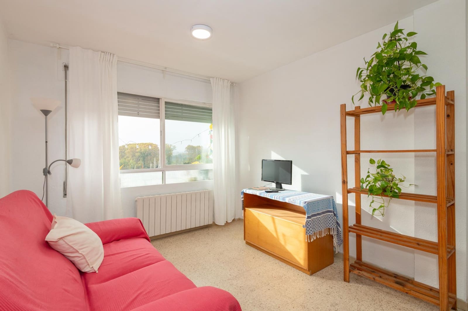 3 bedroom Apartment for rent in Girona city with garage - € 900 (Ref: 9483993)