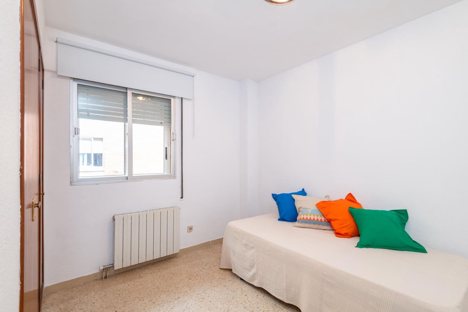 3 bedroom Apartment for rent in Girona city with garage - € 900 (Ref: 9483993)