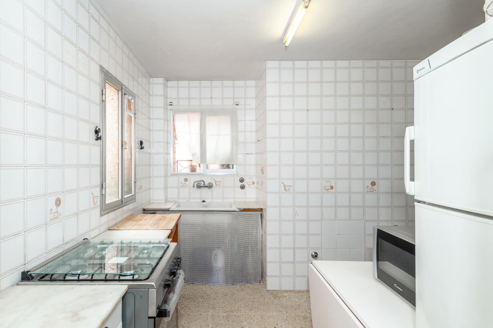 3 bedroom Apartment for rent in Girona city with garage - € 900 (Ref: 9483993)