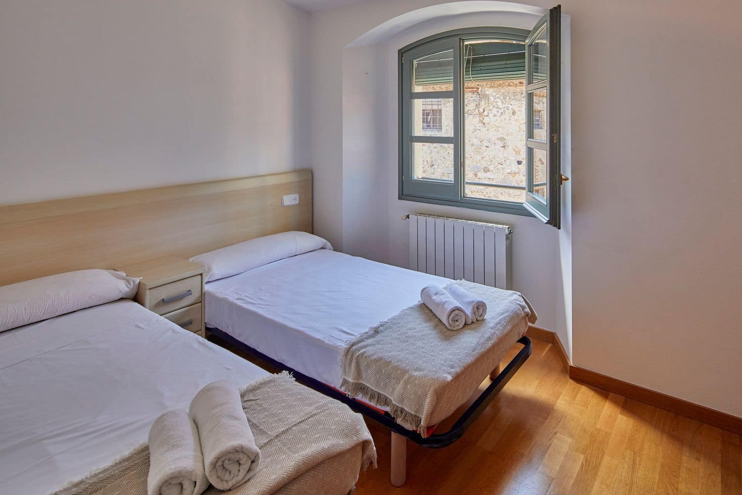 2 bedroom Flat for rent in Girona city - € 1,800 (Ref: 9483994)