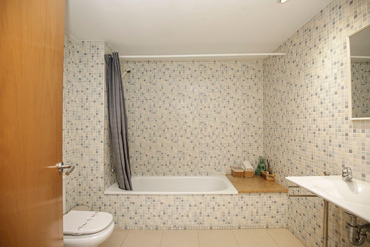 2 bedroom Flat for rent in Girona city with garage - € 1,500 (Ref: 9483995)