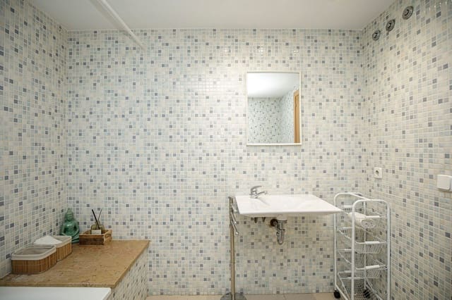 2 slaapkamer Flat te huur in Gerona stad met garage - € 1.500 (Ref: 9483995)