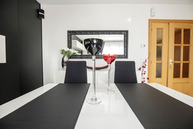 4 sypialnia Dom szeregowy na sprzedaż w Sarrià de Ter z garażem - 449 000 € (Ref: 9502587)