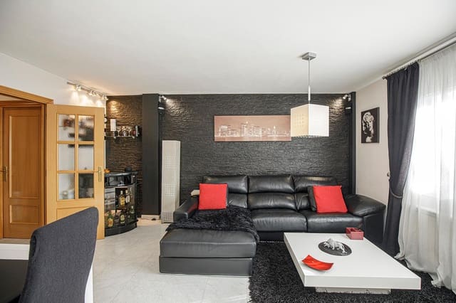 4 sypialnia Dom szeregowy na sprzedaż w Sarrià de Ter z garażem - 449 000 € (Ref: 9502587)