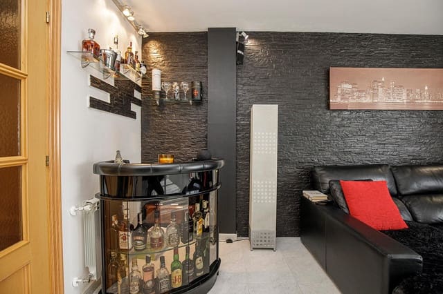 4 sypialnia Dom szeregowy na sprzedaż w Sarrià de Ter z garażem - 449 000 € (Ref: 9502587)