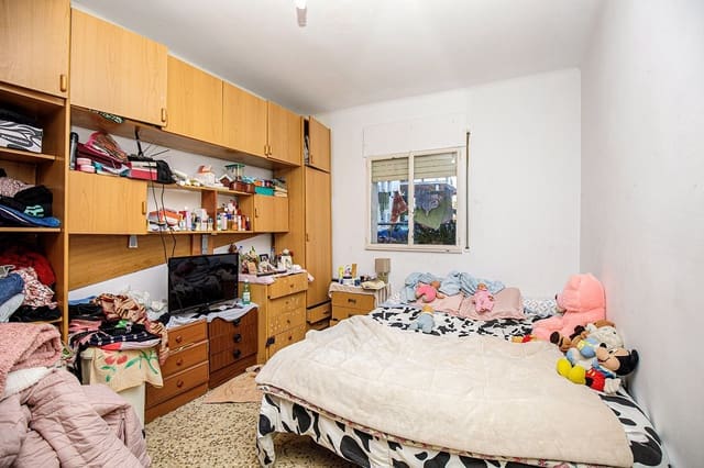 4 soveværelse Lejlighed til salg i Girona by - € 150.000 (Ref: 9519170)