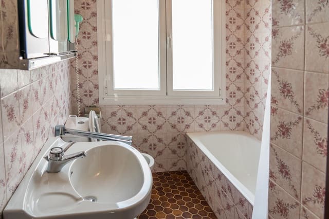 7 soverom Villa til salgs i Viveiro med garasje - € 260 000 (Ref: 9096693)