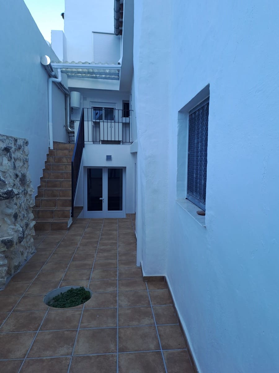 6 bedroom Finca/Country House for sale in Vall de Gallinera with garage - € 225,000 (Ref: 9819751)