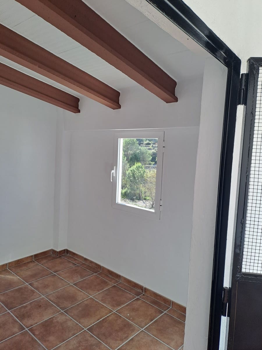 6 bedroom Finca/Country House for sale in Vall de Gallinera with garage - € 225,000 (Ref: 9819751)