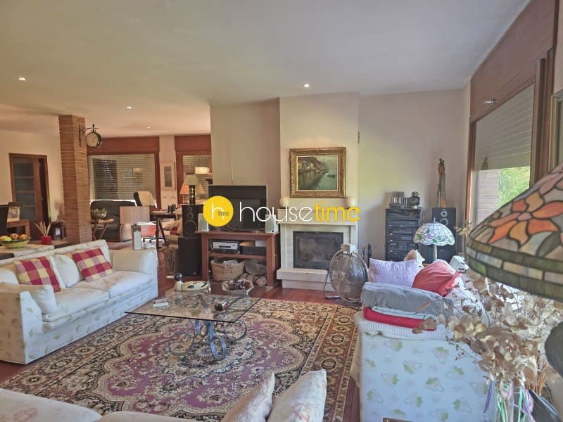 Chalet de 4 habitaciones en Arenys de Munt en venta con garaje - 625.000 € (Ref: 10061960)