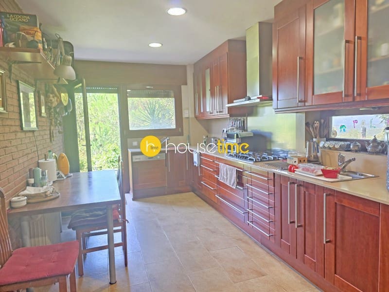 Chalet de 4 habitaciones en Arenys de Munt en venta con garaje - 625.000 € (Ref: 10061960)