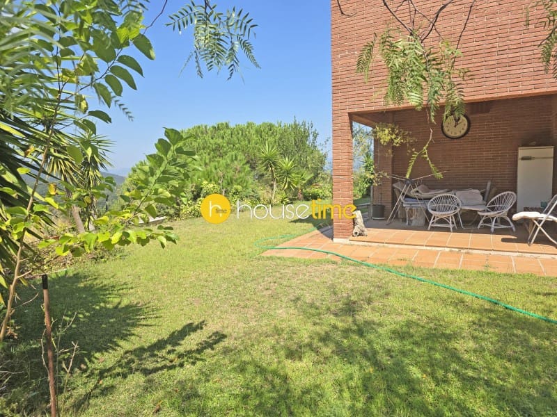 Chalet de 4 habitaciones en Arenys de Munt en venta con garaje - 625.000 € (Ref: 10061960)