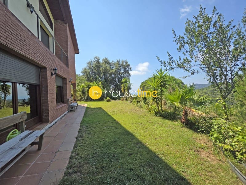 Chalet de 4 habitaciones en Arenys de Munt en venta con garaje - 625.000 € (Ref: 10061960)