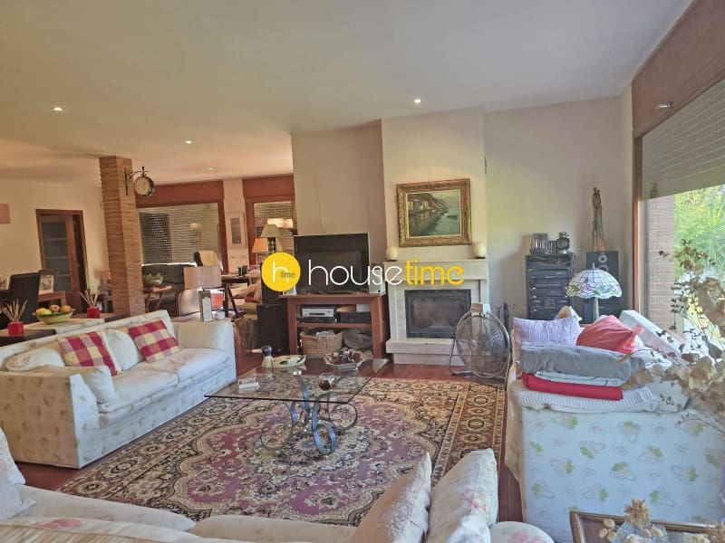 Chalet de 4 habitaciones en Arenys de Munt en venta con garaje - 625.000 € (Ref: 10061960)