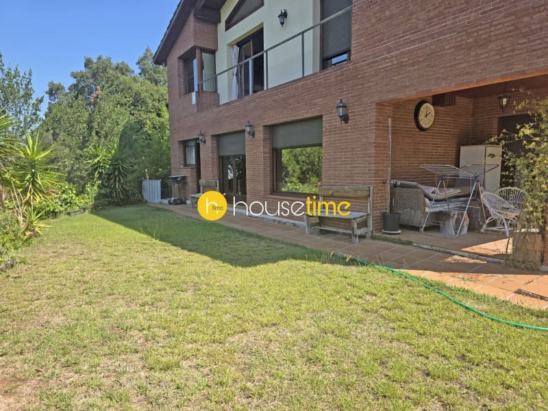 Chalet de 4 habitaciones en Arenys de Munt en venta con garaje - 625.000 € (Ref: 10061960)