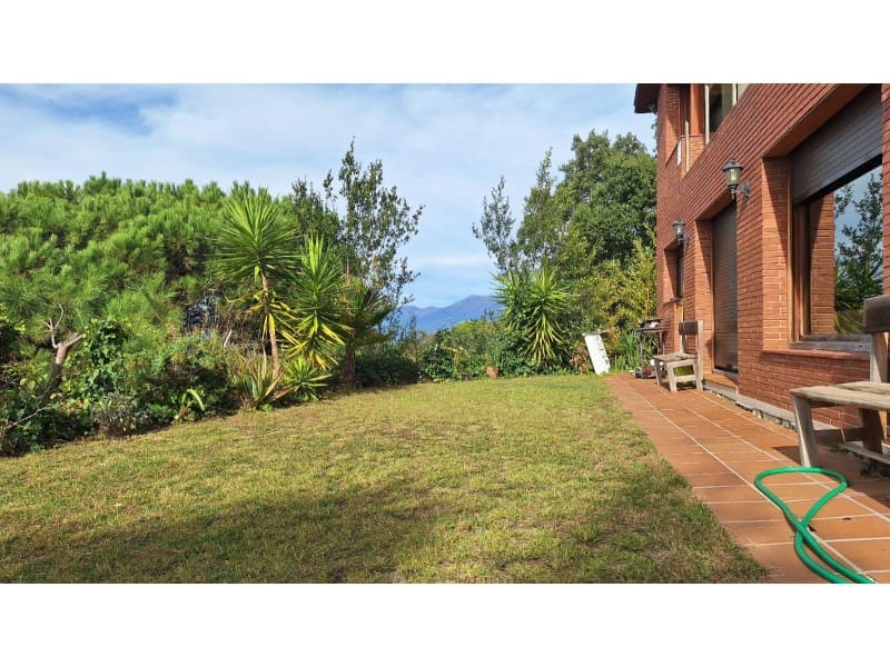 Chalet de 4 habitaciones en Arenys de Munt en venta con garaje - 625.000 € (Ref: 10061960)