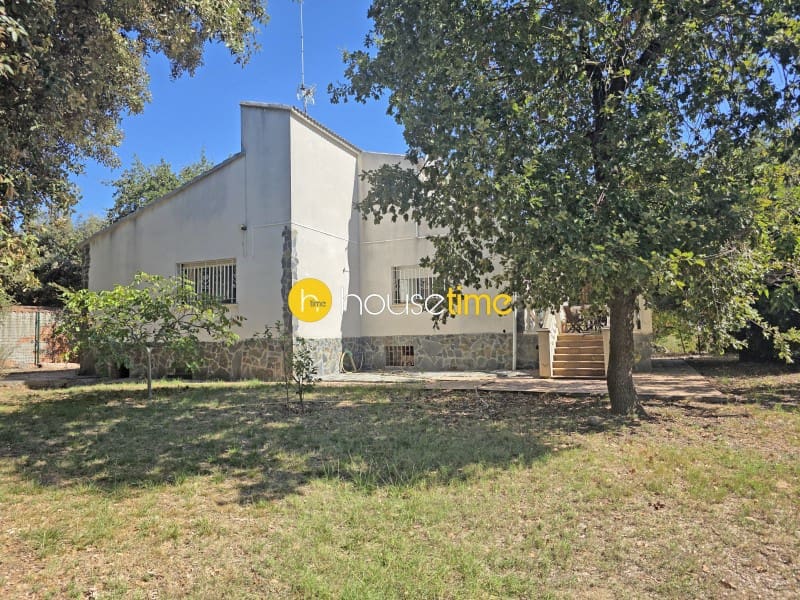 3 bedroom Villa for sale in La Roca del Valles with garage - € 467,000 (Ref: 10102464)
