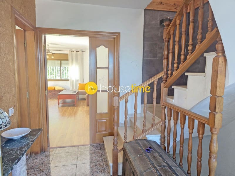 3 bedroom Villa for sale in La Roca del Valles with garage - € 467,000 (Ref: 10102464)
