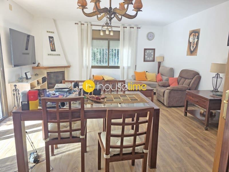3 bedroom Villa for sale in La Roca del Valles with garage - € 467,000 (Ref: 10102464)