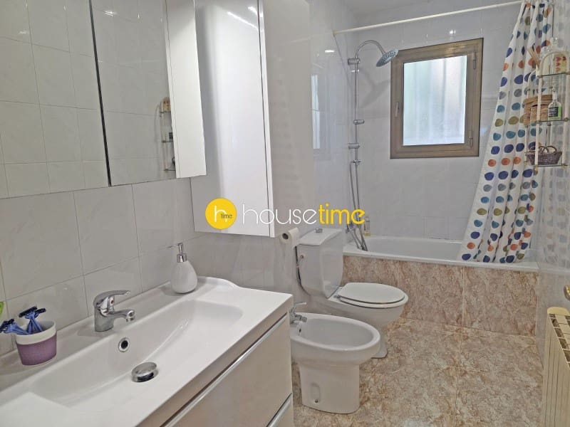 3 bedroom Villa for sale in La Roca del Valles with garage - € 467,000 (Ref: 10102464)