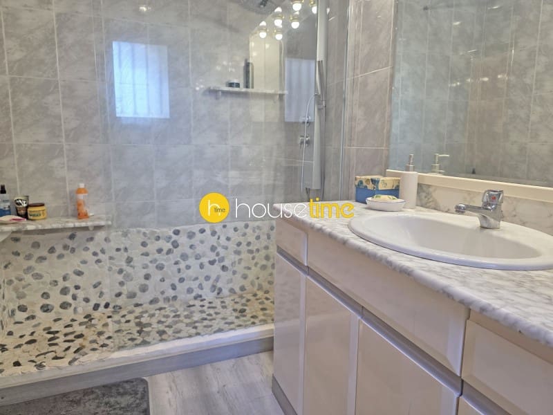 3 bedroom Villa for sale in La Roca del Valles with garage - € 467,000 (Ref: 10102464)