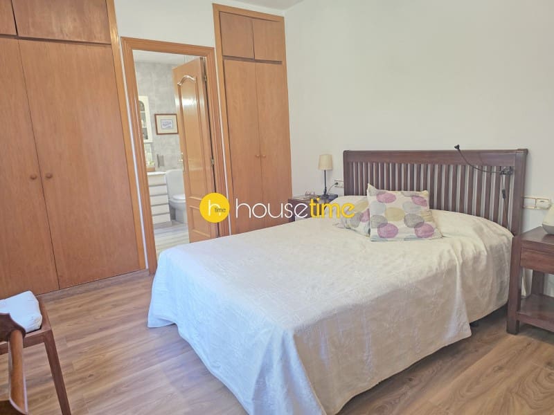 3 bedroom Villa for sale in La Roca del Valles with garage - € 467,000 (Ref: 10102464)