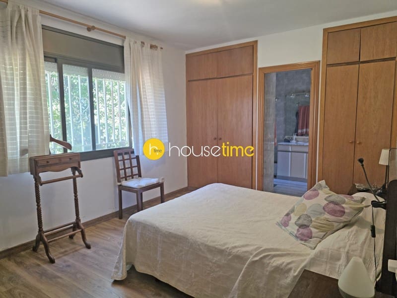 3 bedroom Villa for sale in La Roca del Valles with garage - € 467,000 (Ref: 10102464)